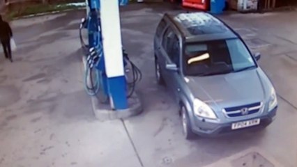 Poner gasolina es tan complicado a veces...