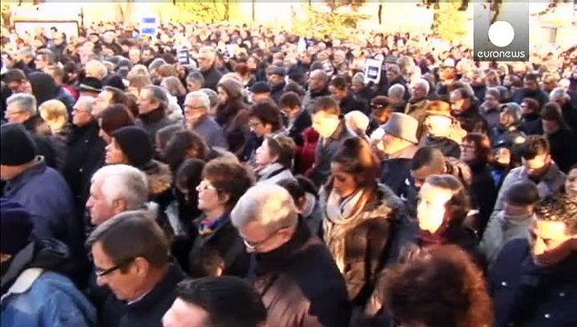 Под Парижем почтили память полицейского, убитого при нападении на Шарли Эбдо