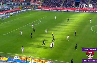 لقطه طريفه / الكرة تصطدم بوجه مانشيني خلال مباراة فريقه الإنتر!