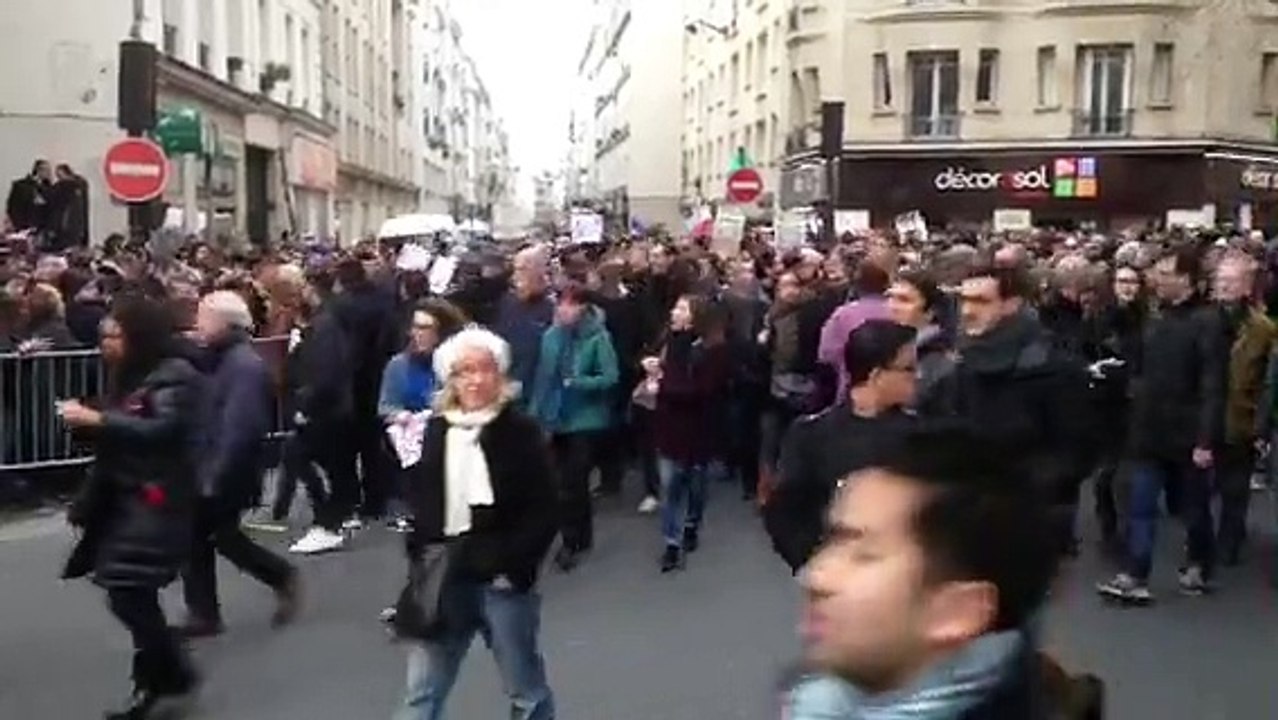 Paris : la foule enfin libre de défiler contre le terrorisme