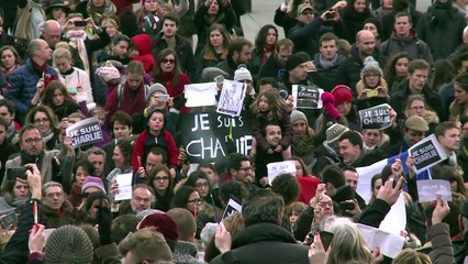 Hundreds join Charlie Hebdo pencil tribute in London
