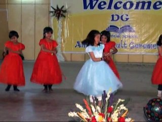 Koi Larki ha jab wo hasti ha School Dancing Girls.