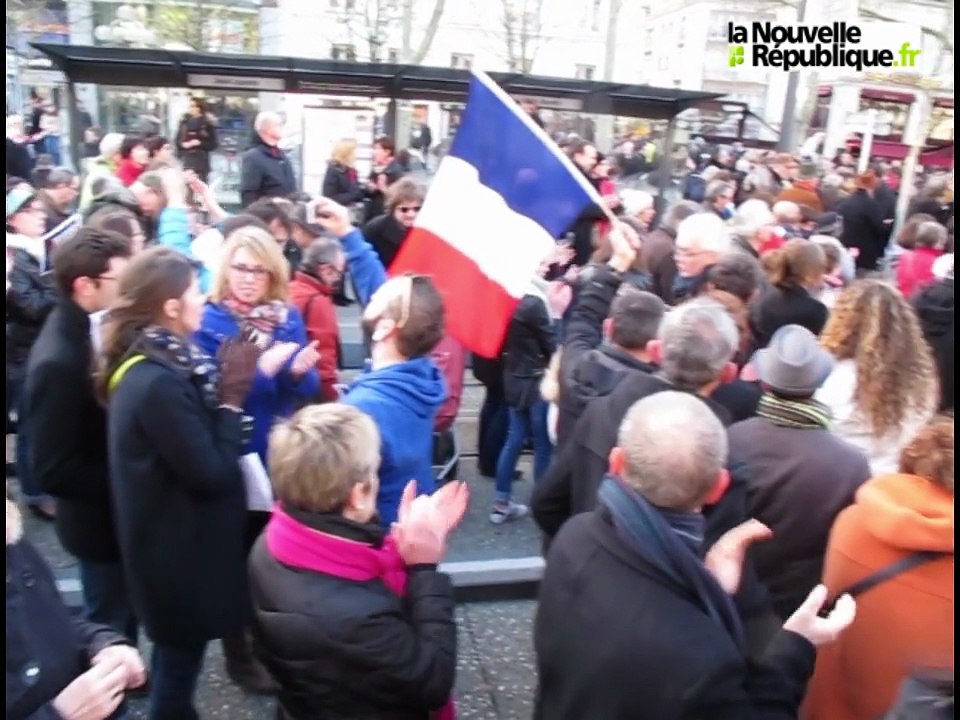Vidéo. Tours. Ils étaient 35.000 dans la marche blanche à Tours.