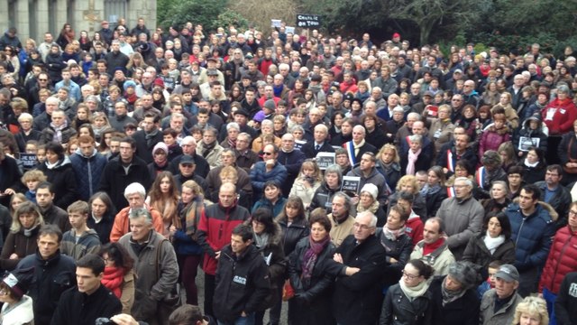 6000 personnes dans la rue pour Charlie hebdo