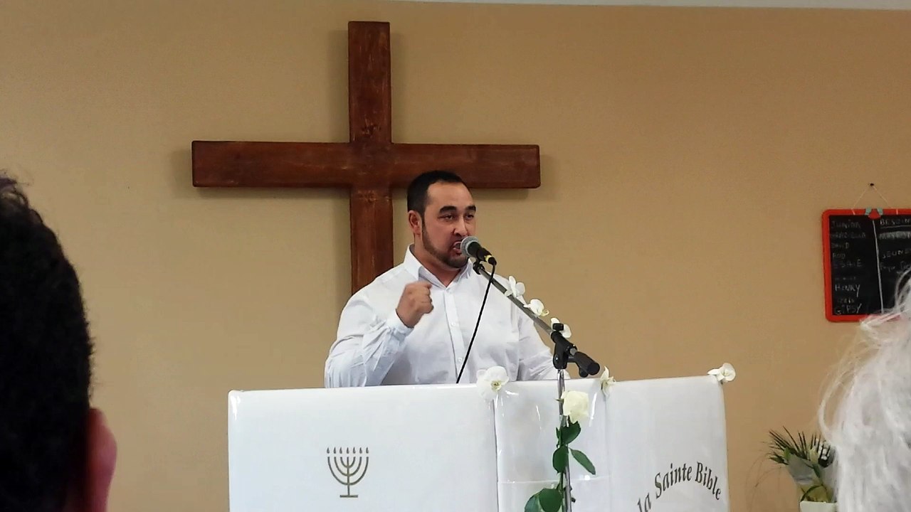 notre frere matiou chante pour notre DIEU 11.01.2015