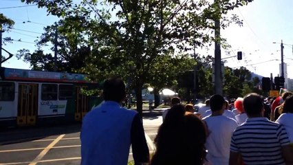 ورود هواداران ایران به استادیوم ملبورن قبل از شروع بازی ایران بحرین جام ملت های آسیا 2015‬