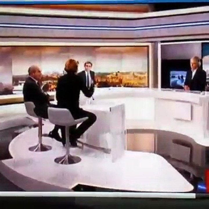 FOUREST UNE JOURNALISTE DE CHARLIE HEBDO PARLE DES YEUX BLEUS