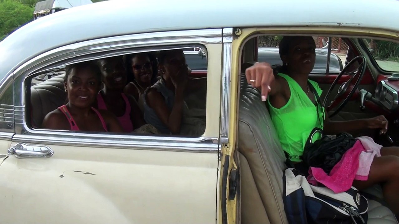 Salsa et Rueda à la plage meme quand les cubains qui chantent