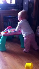 Annesi Hapşırınca Feleği Şaşan Bebek :)))