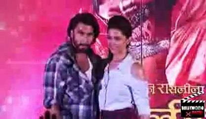 Ranveer Singh Proposes Deepika Padukone With A FLOWER