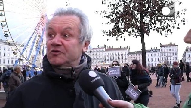 Республиканский марш в Лионе: 300 тысяч человек