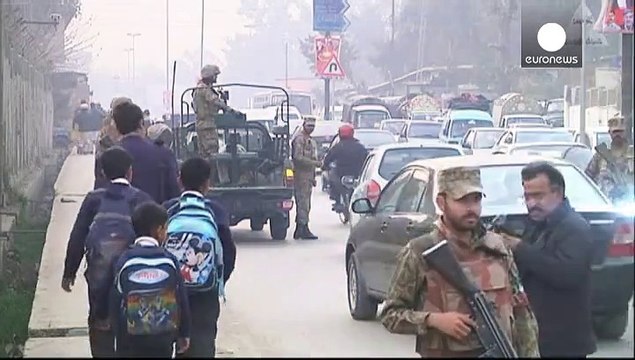 Nach Massaker: Pakistanische Schule nimmt Unterricht wieder auf