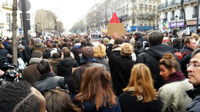 Marche républicaine : toujours sur le boulevard Magenta 30' plus tard !