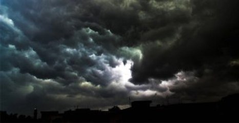 İstanbul'da Gündüz, Gece Oldu; Meteoroloji Yağışa Karşı Uyardı