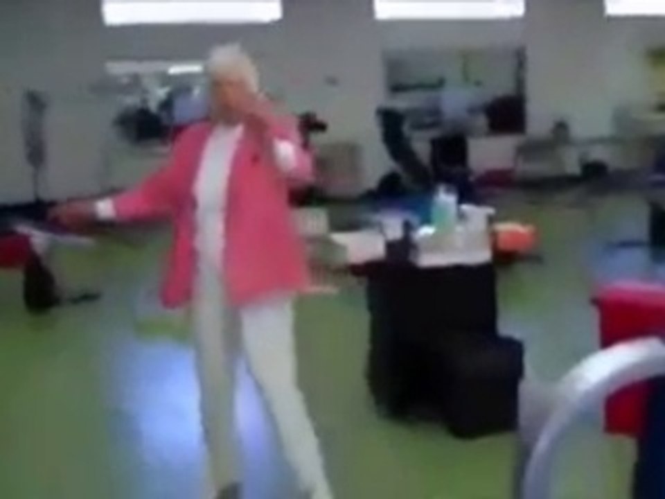 A 97 ans elle fait un double salto arrière !