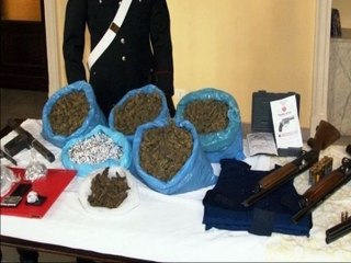 Catania - nel garage di periferia nascondeva droga e armi, arrestato