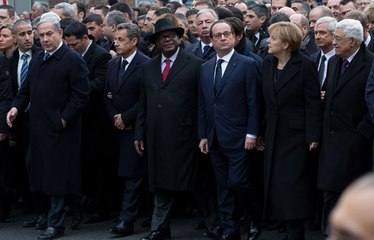 Marche républicaine: Comment Sarkozy s'est incrusté au premier rang