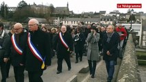Châteaulin. Charlie : 2.500 personnes défilent en mémoire des victimes