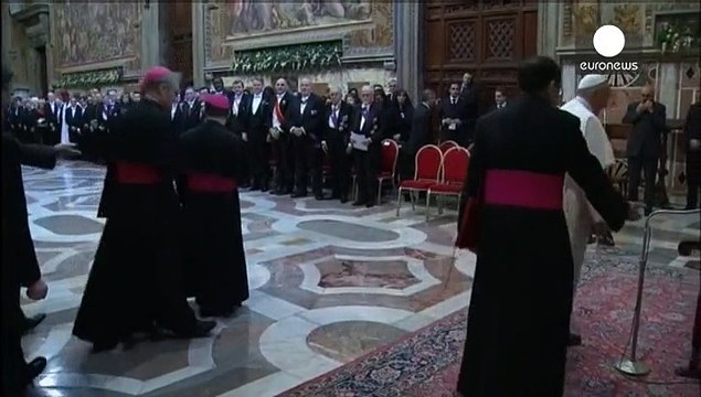 Papa Francesco: Tutte le religioni condannino la violenza