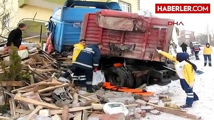 Sivas Suşehri'nde Tır Kazası: 1 Ölü