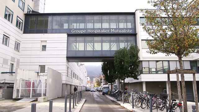 Trophée des Droits des usagers de santé - le 3ème lauréat est est le groupe hospitalier de Grenoble qui a conçu un « rallye » pour favoriser les connaissances des professionnels de santé sur les droits des usagers.