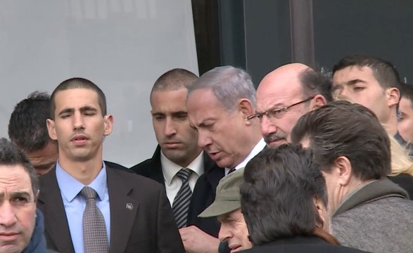 Nétanyahou se recueille devant le supermarché casher de la porte de Vincennes
