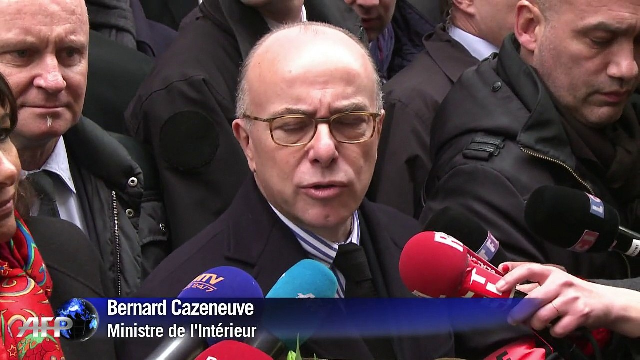 Bernard Cazeneuve dans le quartier juif de Paris