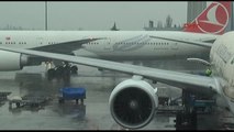 Kar Yağışı Atatürk Havalimanı'nda Uçuşları Kısa Süreli Geciktirdi