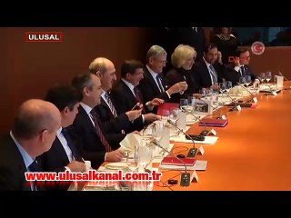 Davutoğlu: Sınırımızı açık tuttuysak teröristlerin geçişi için değil