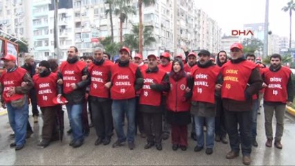 Mersin'de Eylemci İşçiler Polisi Geçti, Zabıta Engeline Takıldı