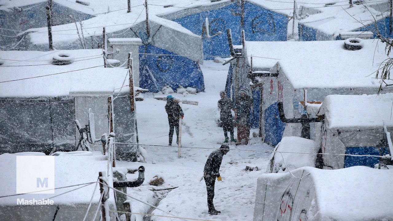 Refugees in Middle East battle heavy snow