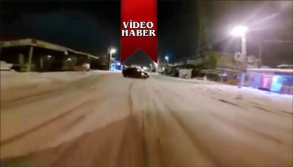 Karlı yolda tehlikeli gösteri