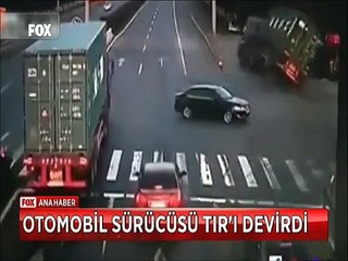 Tır'ın devrilmesine sebep oldu sonra umursamadan yoluna devam etti