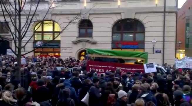 Thousands march against anti-Islam rally in Germany