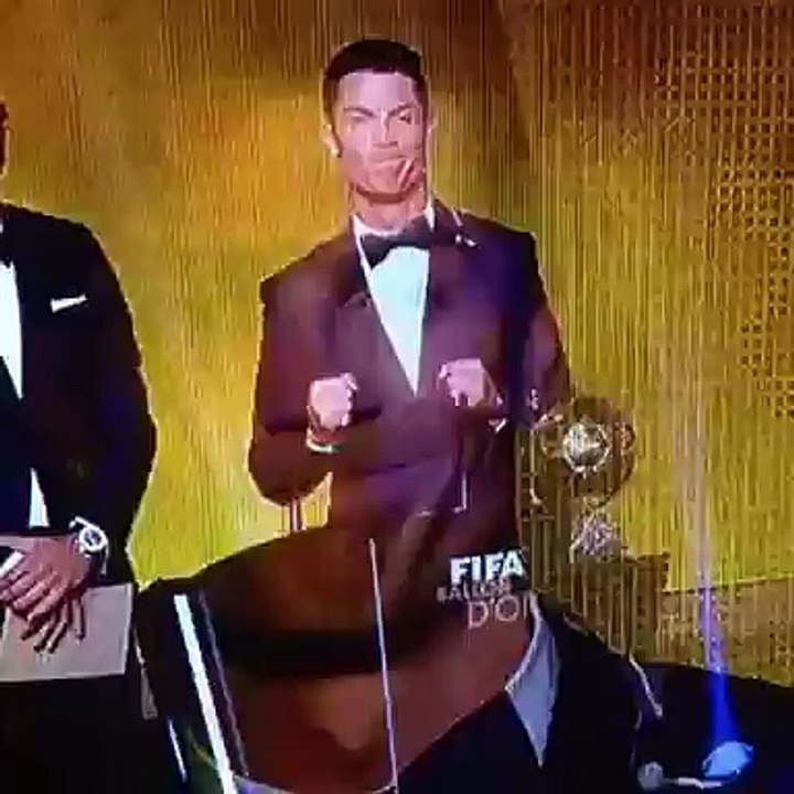 Cristiano Ronaldo pousse un cri très étrange après avoir remporté le Ballon d'Or 2014