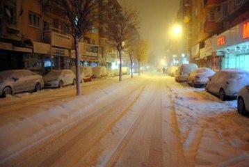 Afyonkarahisar'da Yollar Kapandı, Okullar Tatil Edildi