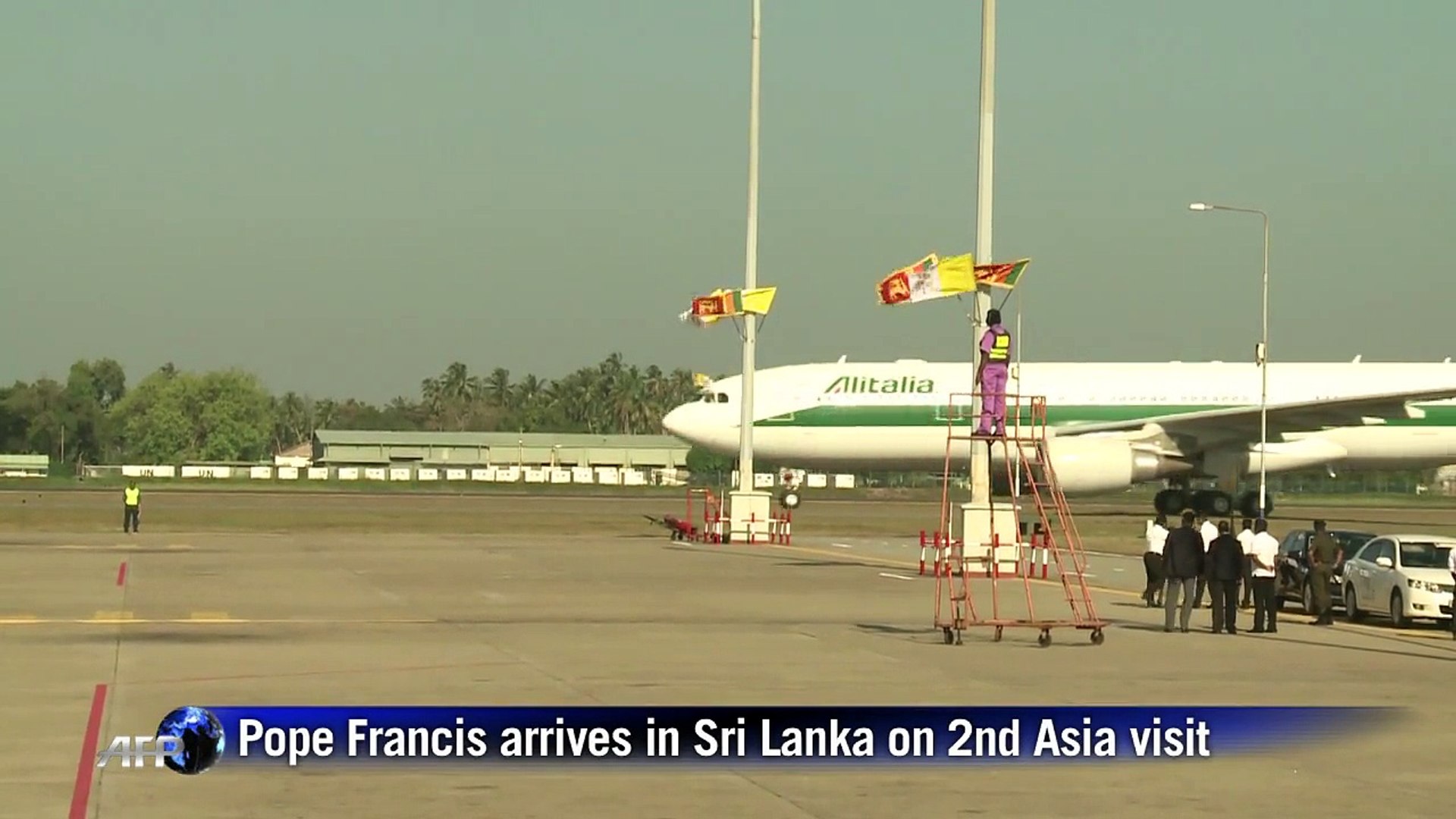 Pope Francis arrives in Sri Lanka