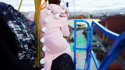 Détruire des Piñata en mode Wrecking Ball - démolition!