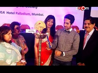 Ayushmann Khurrana SUPPORTS Kareena Kapoor
