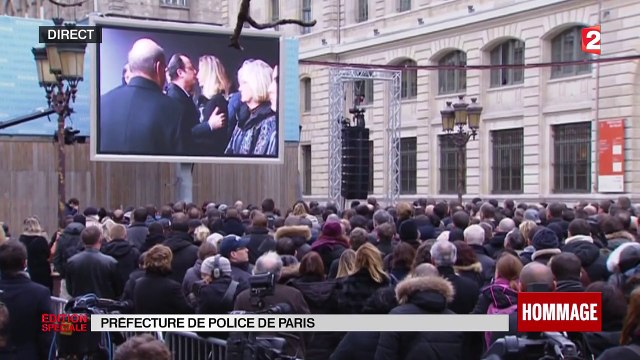 François Hollande salue les familles des trois policiers tués lors des attentats