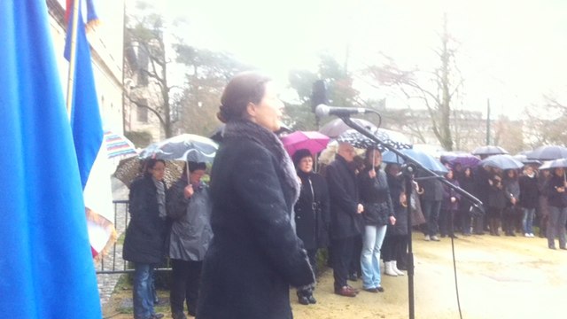 Hommage aux policiers tués à Paris
