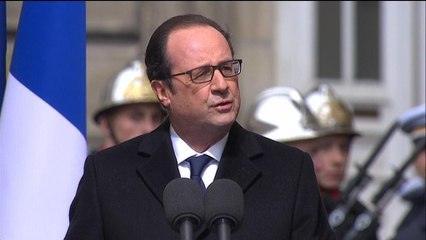 Hollande: les trois policiers "sont morts pour que nous puissions vivre libres"