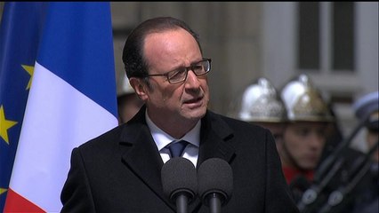 Hollande: "Le peuple de France a donné la plus magnifique réponse qu'il soit"