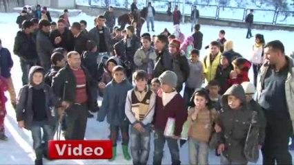 Tir Tir Titreyerek Okula Gidiyorlar