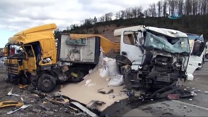 TIR ile kamyon çarpıştı: 1 ölü, 2 yaralı