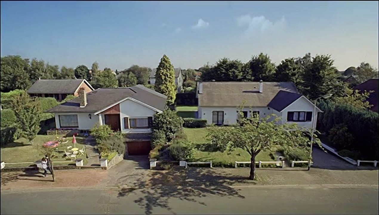 Conforama - mobilier - août 2009 - "Mes chers voisins", "Bien chez soi, bien moins cher."