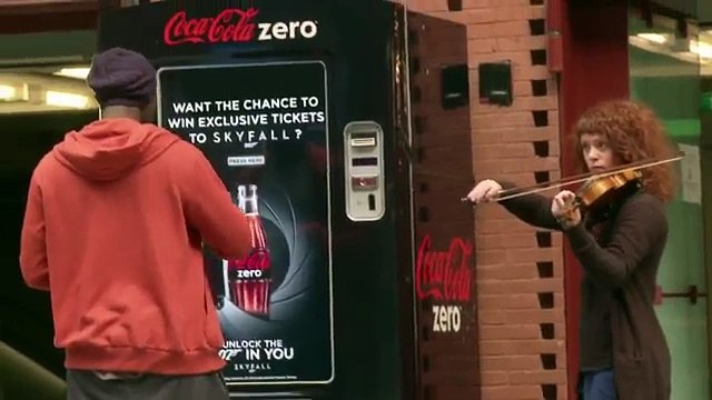Coca Zero (Coca-Cola) - soda, Unlock the 007 in you, dans une gare en Belgique - octobre 2012