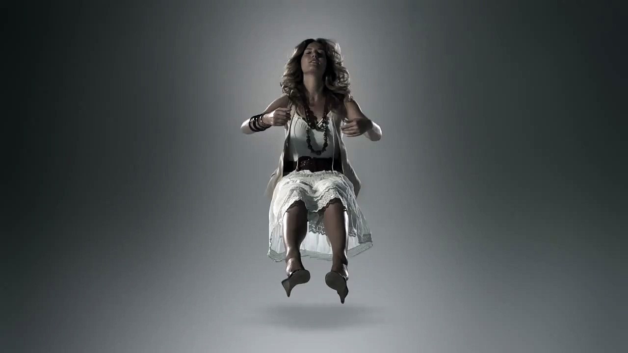 Crédit Agricole - banque et assurance - septembre 2010 - "Assurance auto jeunes conducteurs", "L'art du freinage par Emma, version face"