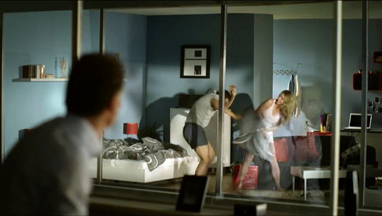 Conforama - meubles - août 2010 - "Les voisins, la chambre et la bataille de polochons", "Merinos"