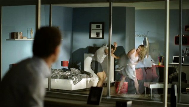 Conforama - meubles - août 2010 - Les voisins, la chambre et la bataille de polochons , Dune